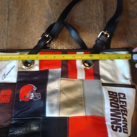 The Bradford Exchange 2016 Cleveland Browns patchwork large shoulder bag - Picture 7 of 7